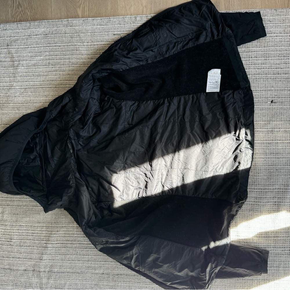 Arc’teryx women’s hoodie jacket - Picture 5 of 5